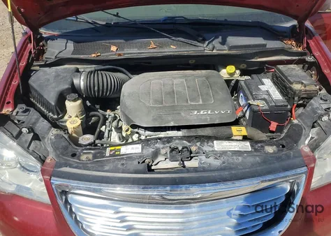 2013 Chrysler Town & Country Limited from USA, damaged, VIN 2C4RC1GG7DR649989